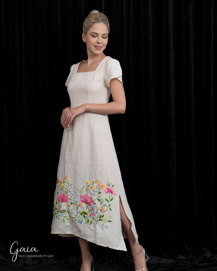 Hand-embroidered tulip sleeve linen wedding dress AURORA – Gaia