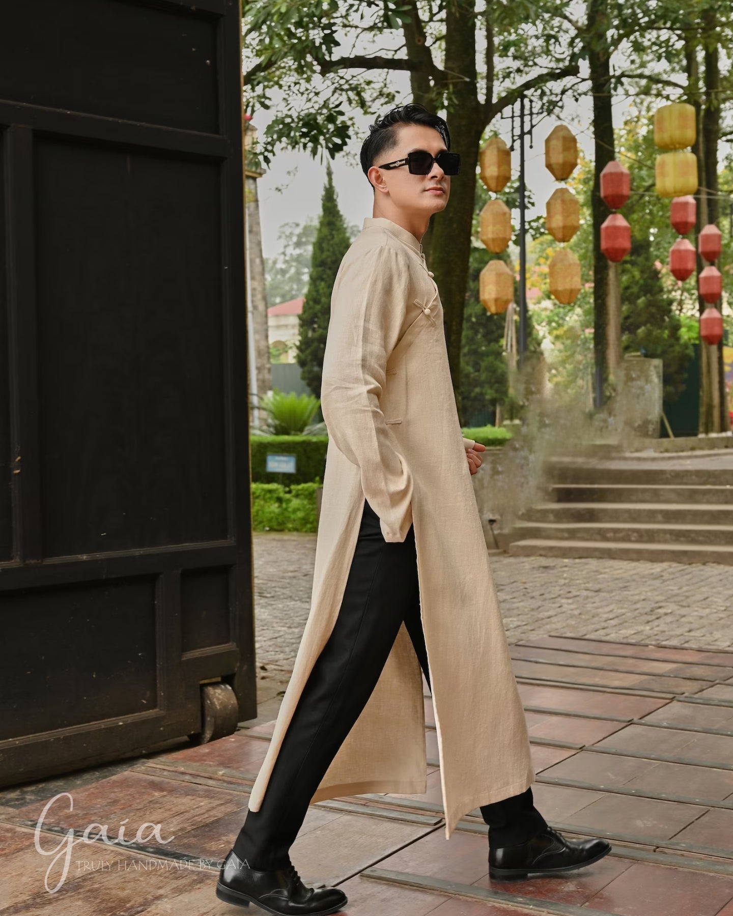 Linen traditional Vietnamese dress for men