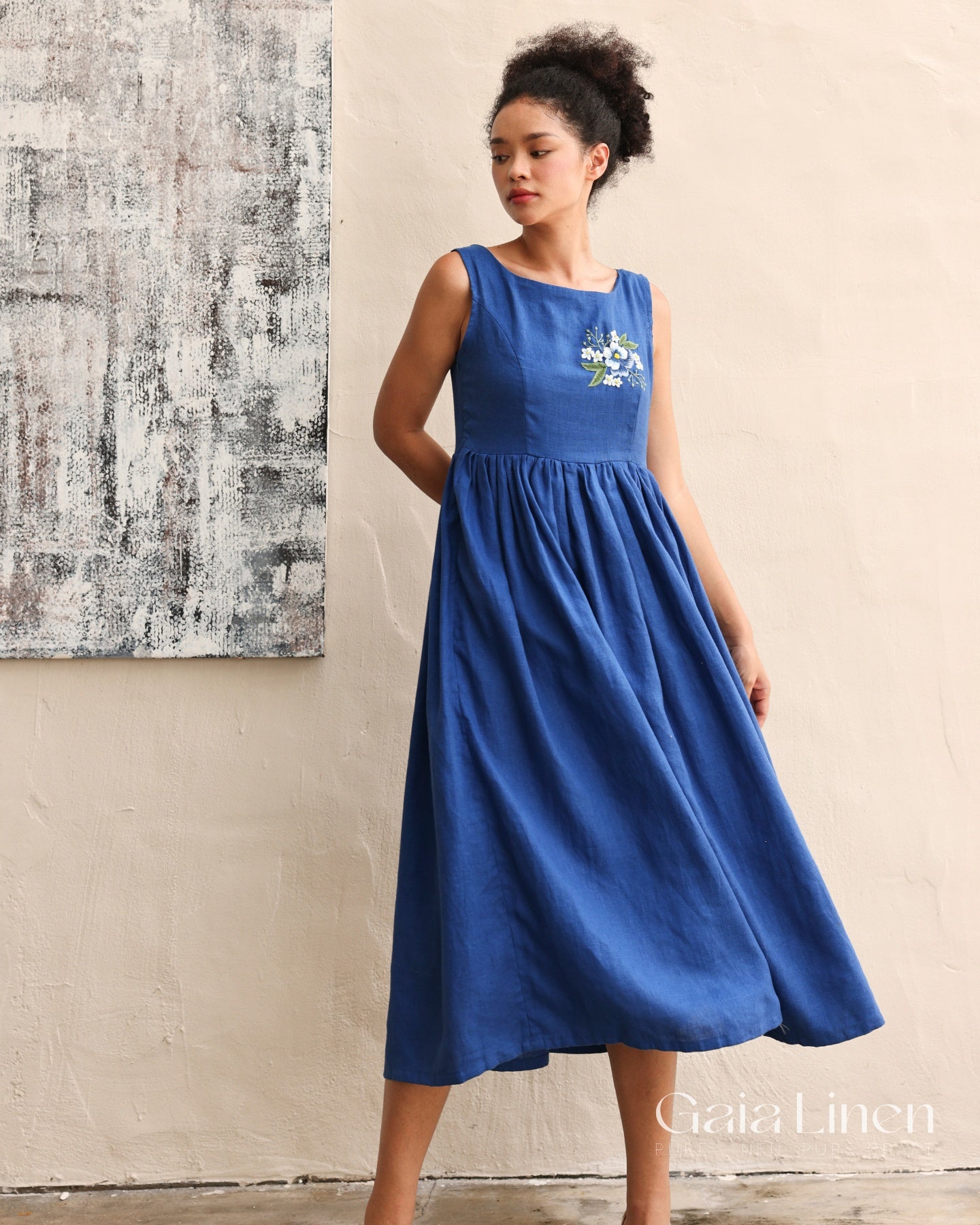 Hand-embroidered backless linen dress NOMI Hand-embroidered backless linen dress NOMI