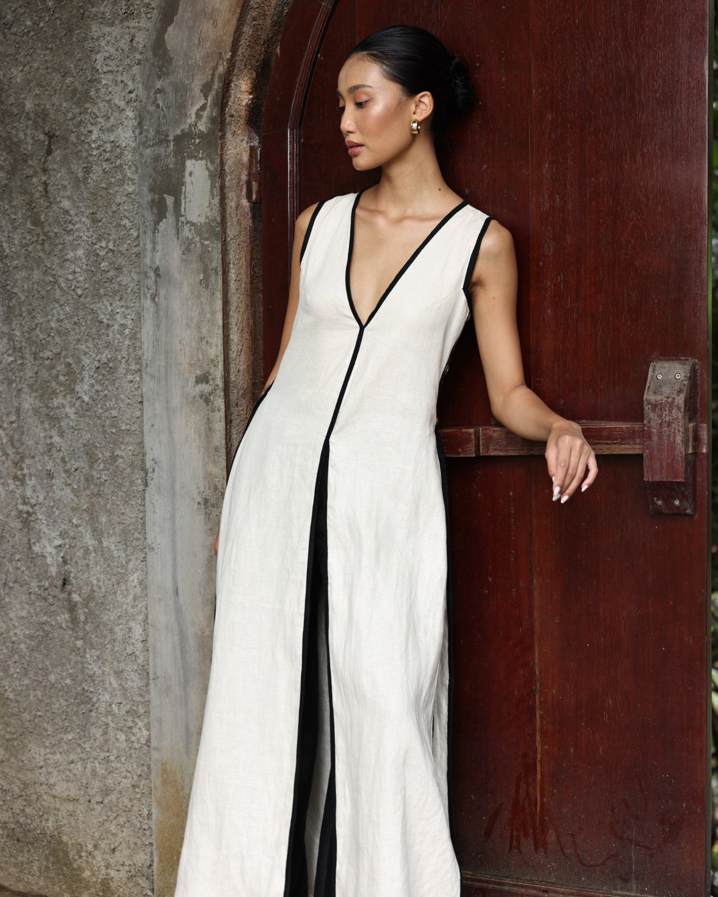 Deep V-neck linen ao dai dress