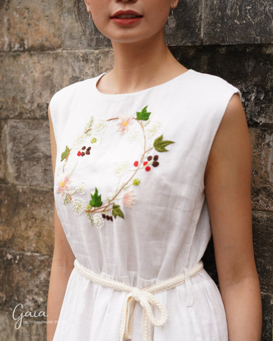 Elegant linen dress with handmade embroidery