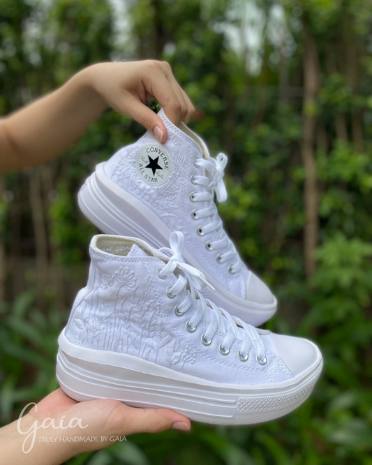 Floral hand-embroidered Converse