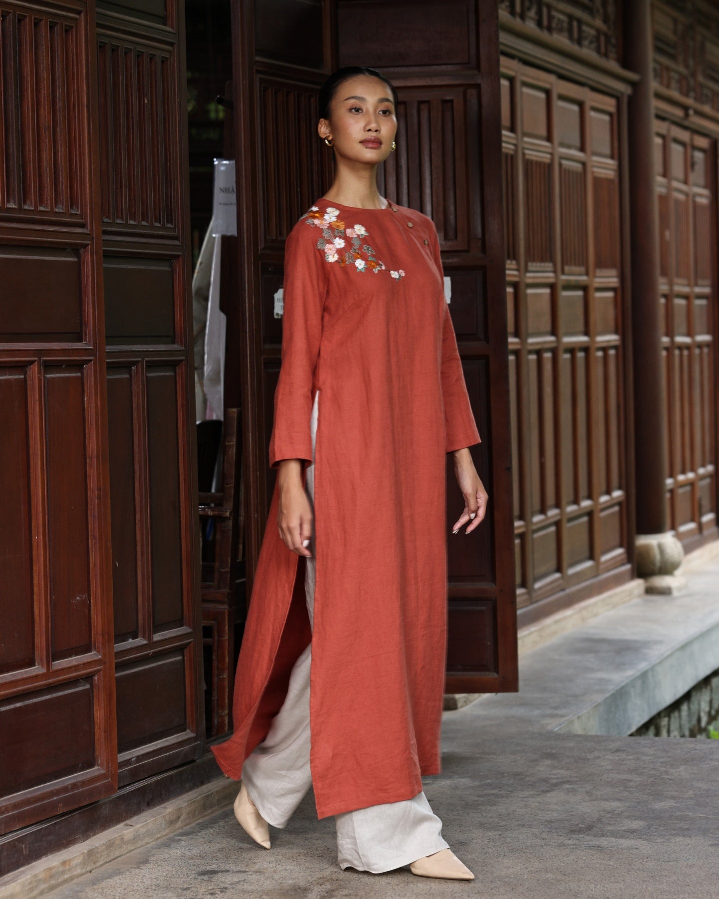 Hand-embroidered floral linen ao dai