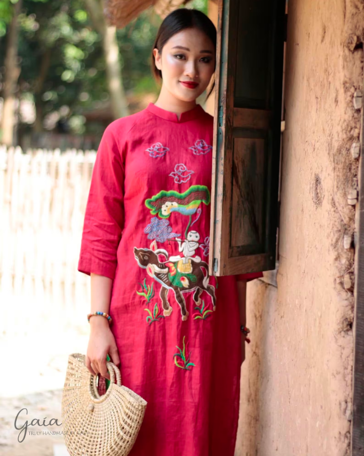 Hand-embroidered linen Ao Dai elegant