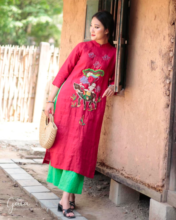 Hand-embroidered linen Ao Dai elegant