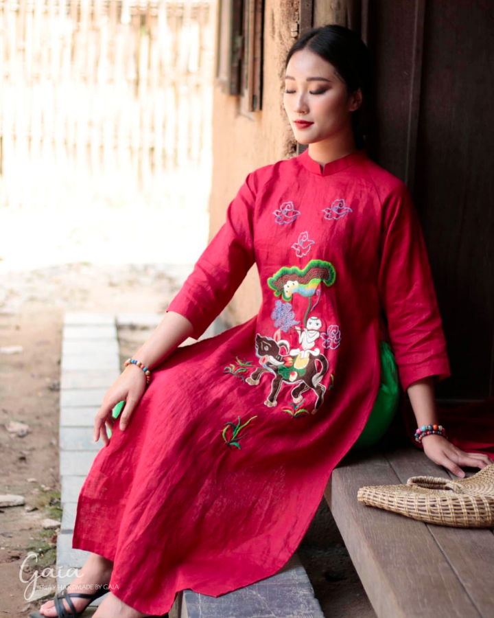 Hand-embroidered linen Ao Dai elegant