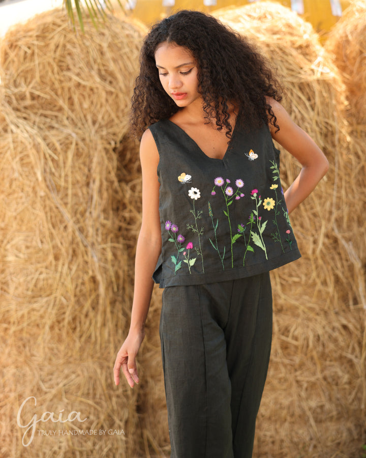 Hand-embroidered linen blouse sleeveless