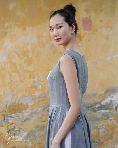 Hand-embroidered linen Vietnamese cultural dress