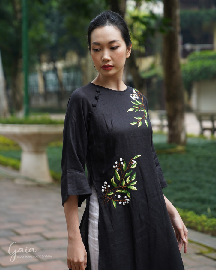 Hand-embroidered linen Vietnamese Ao Dai dress Black ELA-W21 Full Set Hand-embroidered linen Vietnamese Ao Dai dress Black ELA-W21 Full Set