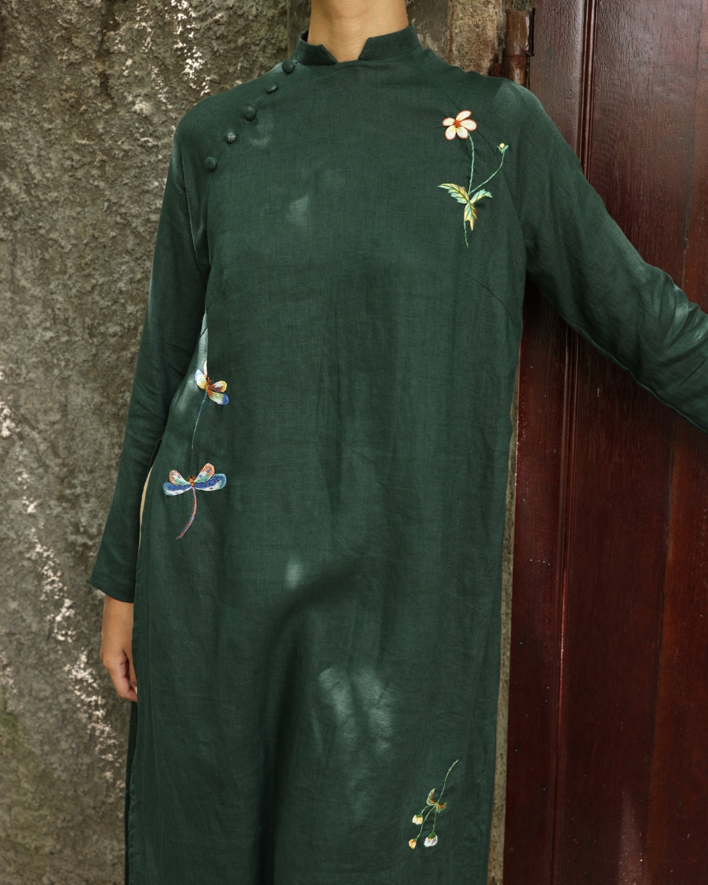 Linen ao dai with floral embroidery