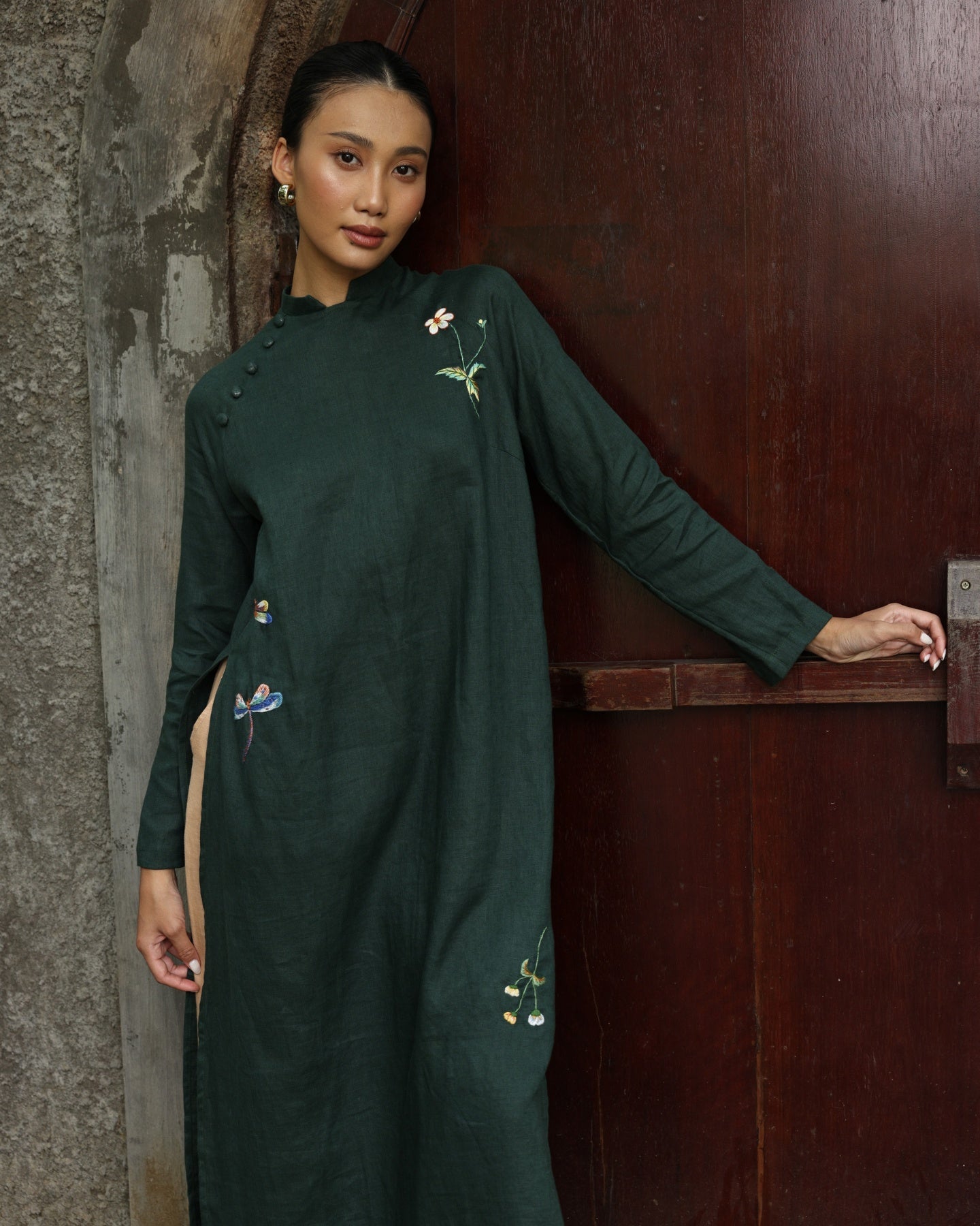 Linen ao dai with floral embroidery