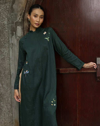 Linen ao dai with floral embroidery