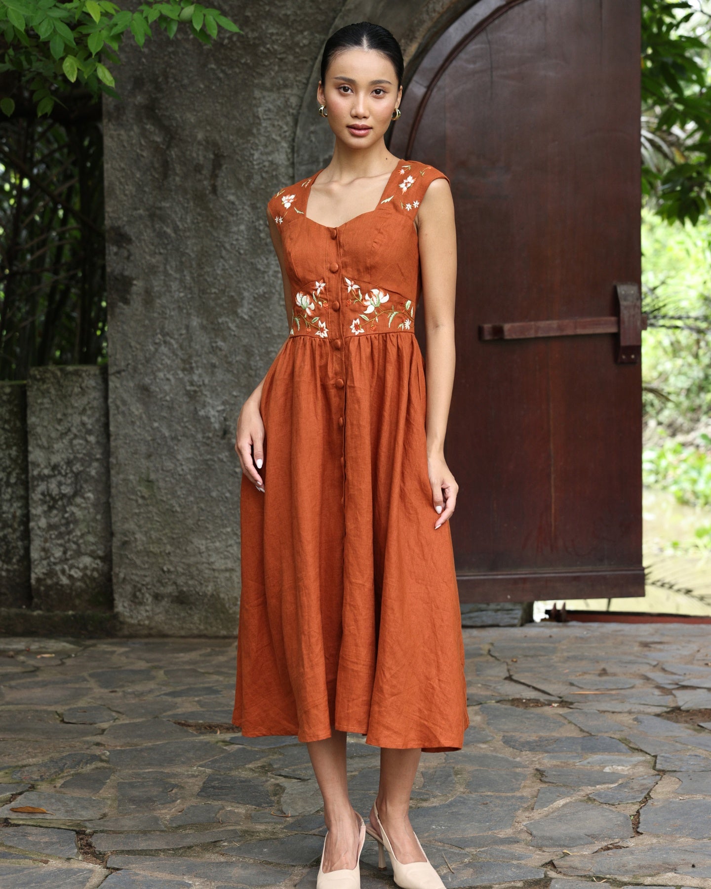 Linen button dress with hand embroidery