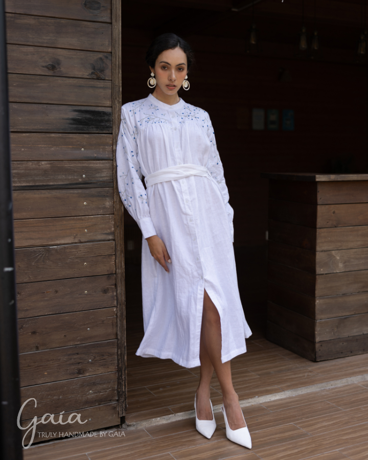 Hand-embroidered linen collar shirt dress