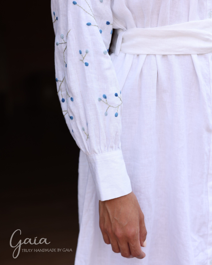 Hand-embroidered linen collar shirt dress