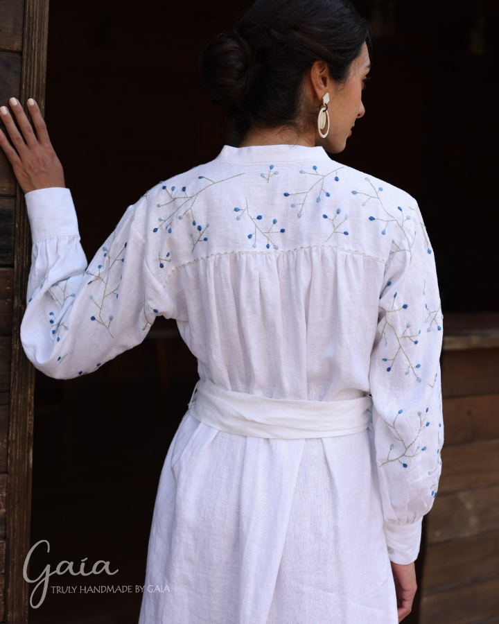 Hand-embroidered linen collar shirt dress