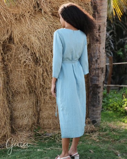 Linen dress with waist tie