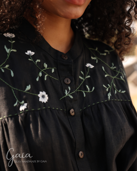 Linen hand-embroidered dress shirt