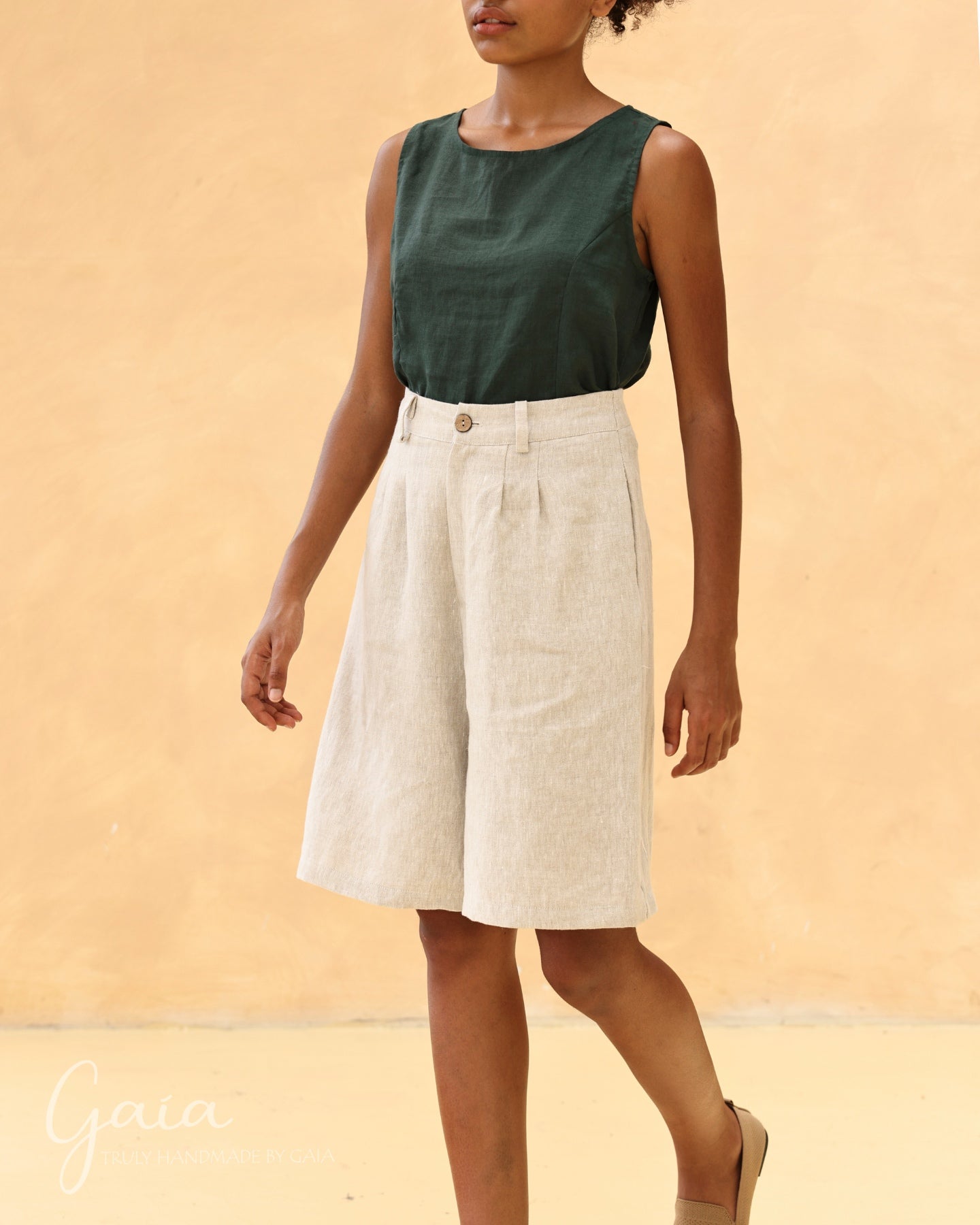 Linen knee-high shorts