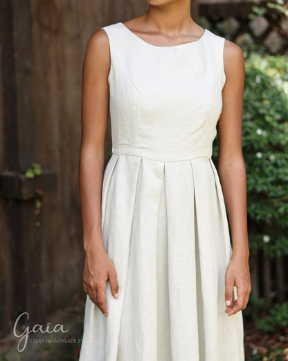 Linen sleeveless pleated dress