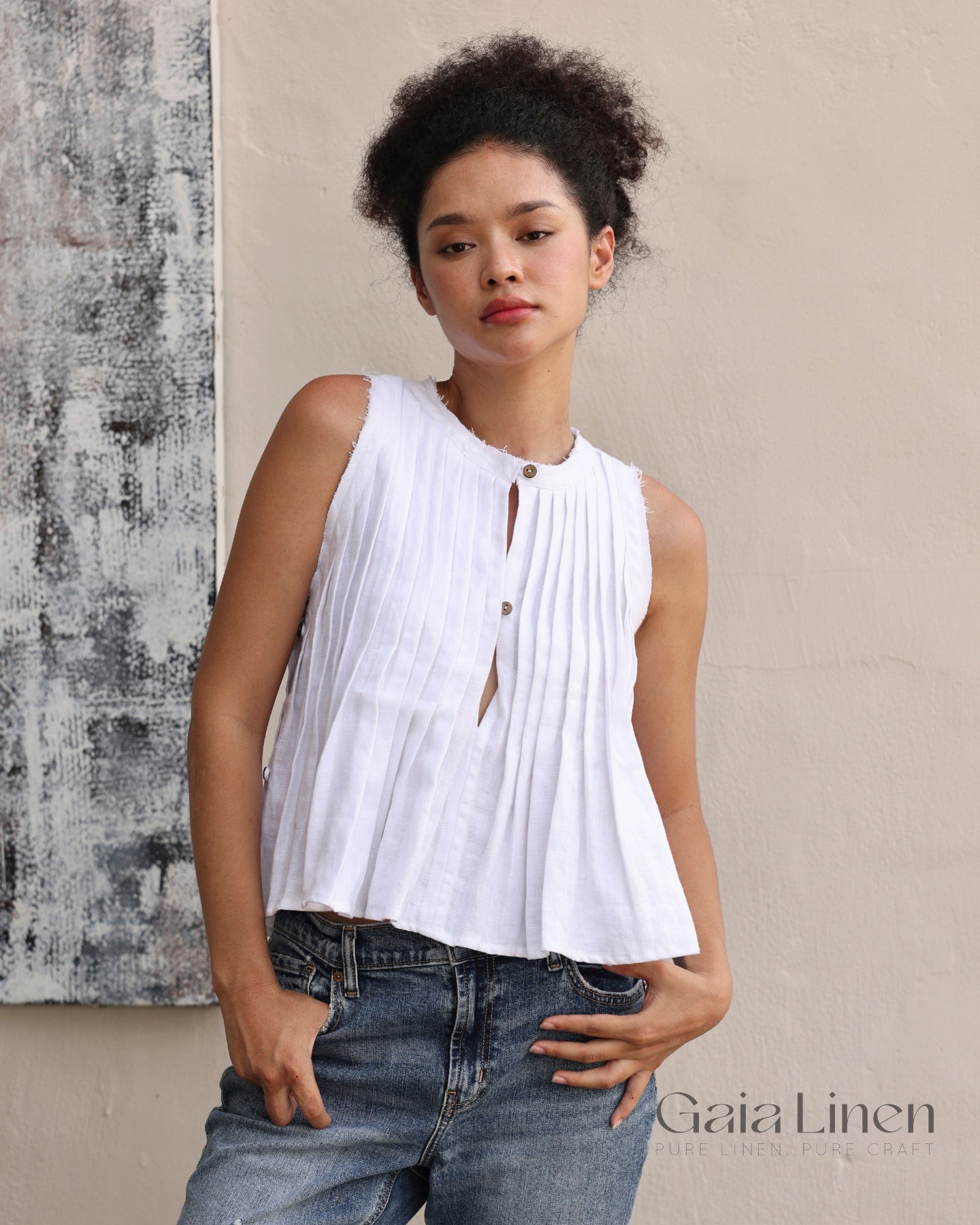 Linen sleeveless pleated top