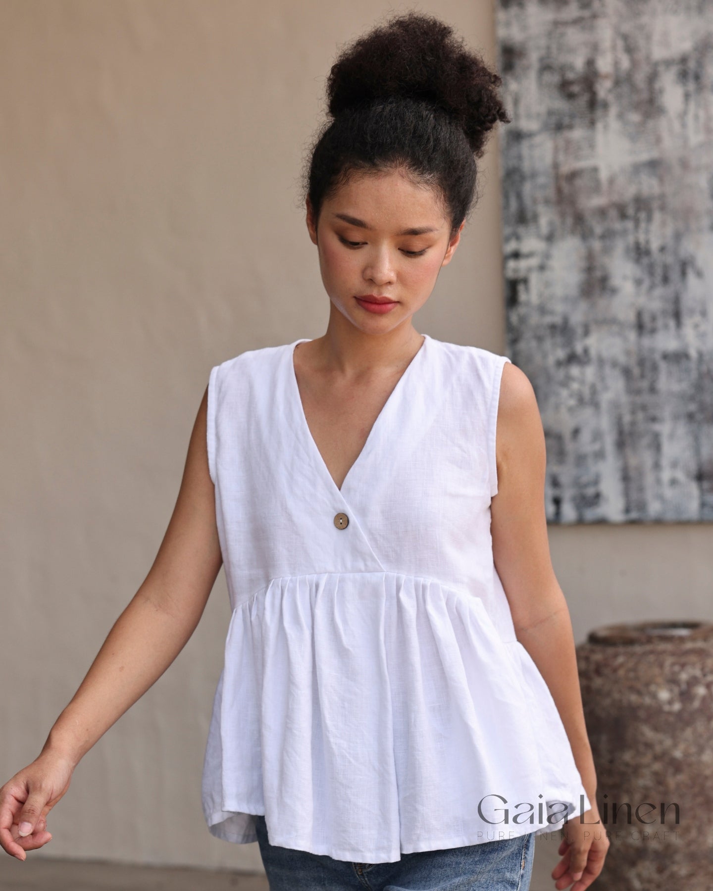 Linen sleeveless V-neck top