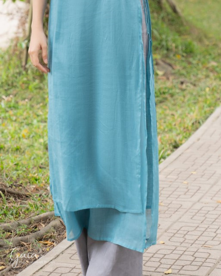 Linen sleeveless Vietnamese tunic