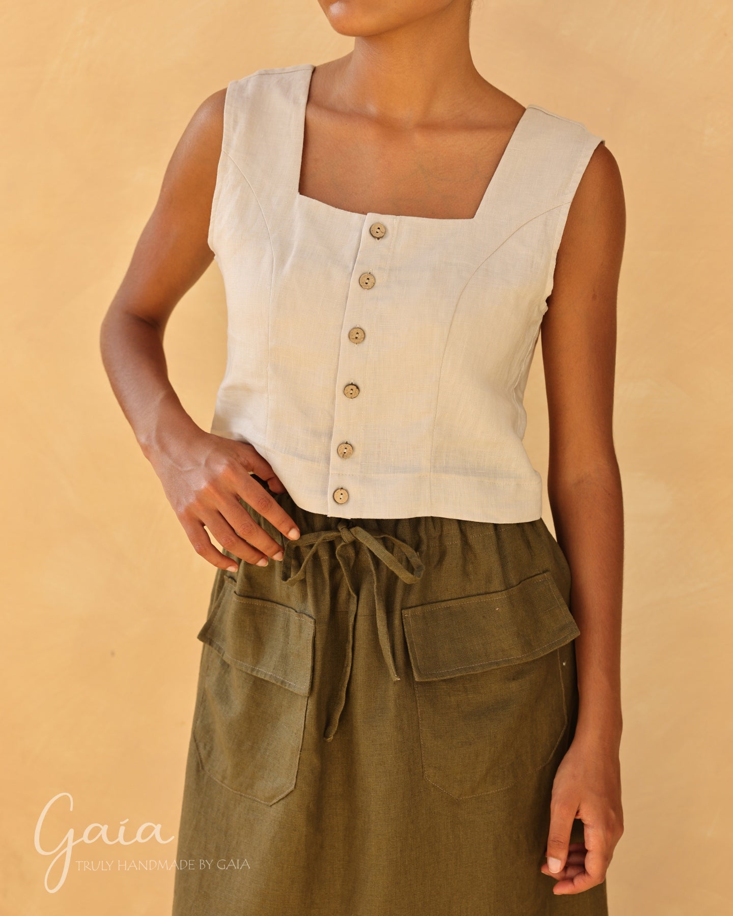 Linen tank top with buttons