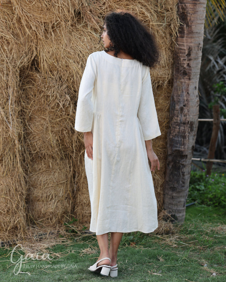 Linen V-neck midi dress with sleeves SELINA Linen V-neck midi dress with sleeves SELINA