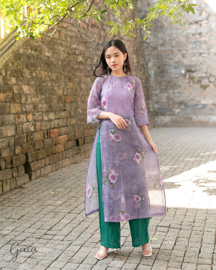 Linen Vietnamese female traditional dress