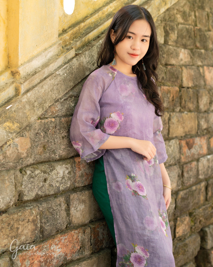 Linen Vietnamese female traditional dress