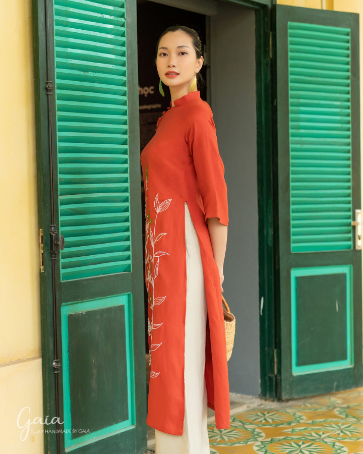 Linen Vietnamese gown with handmade embroidery