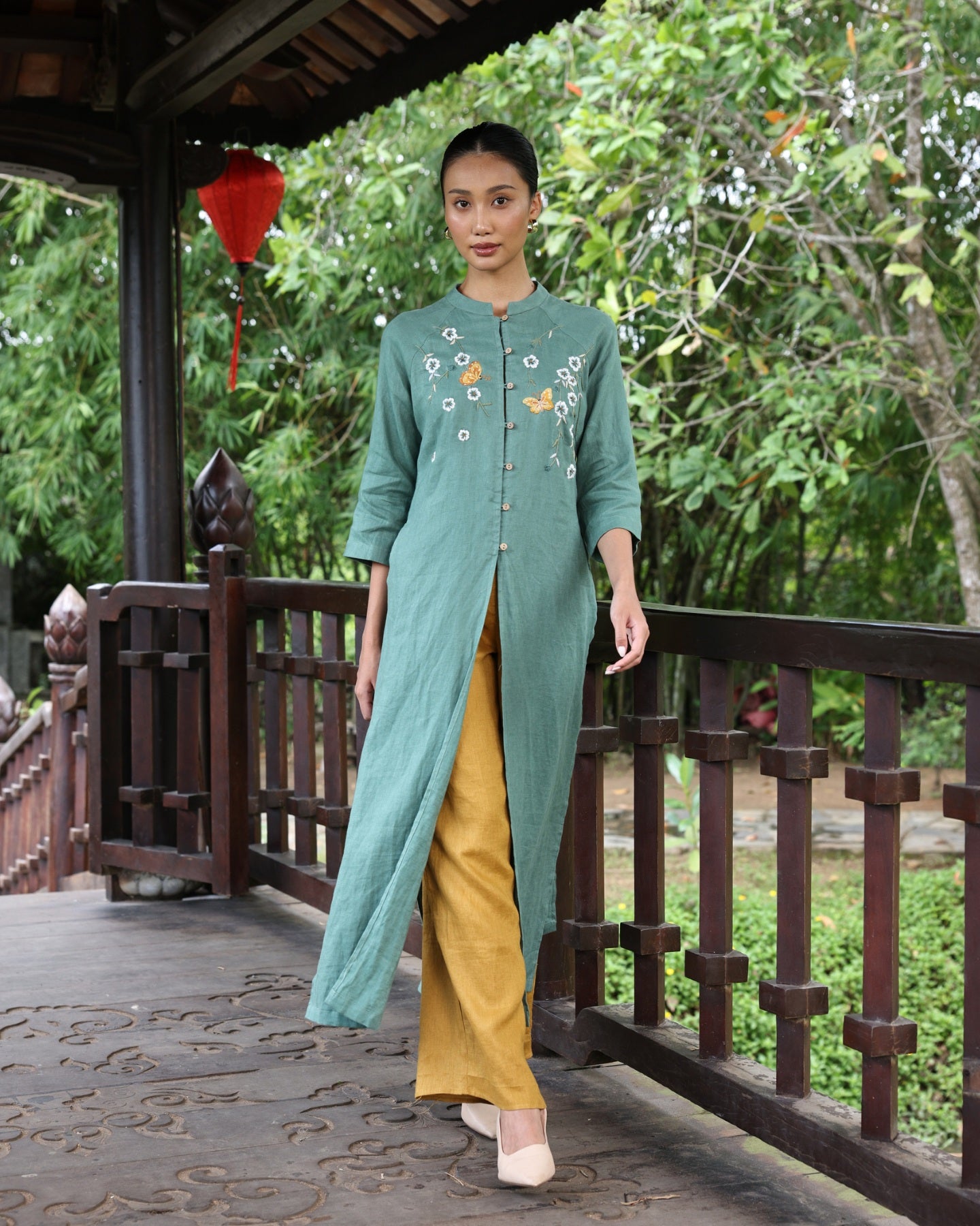 Long embroidered linen tunic