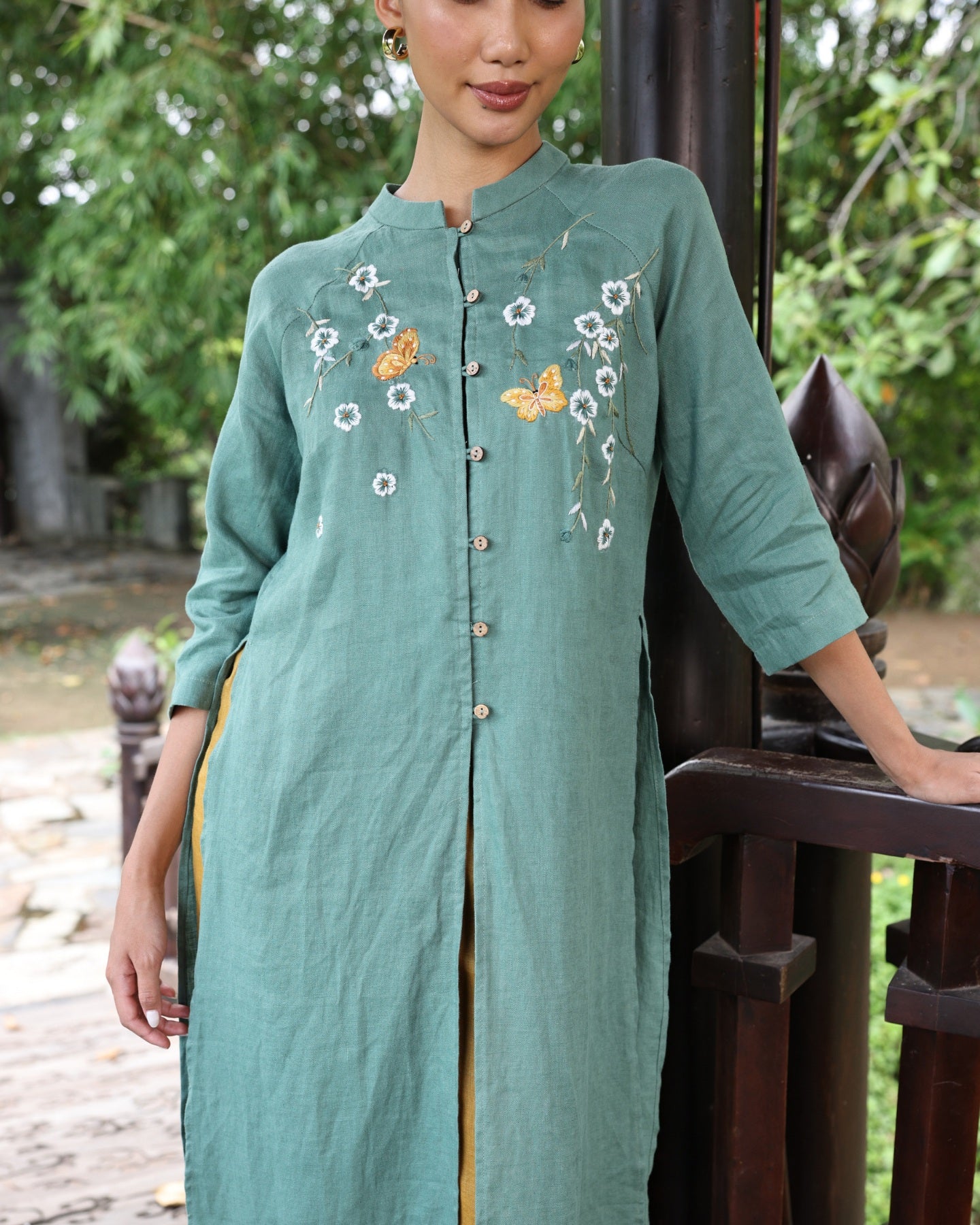 Long embroidered linen tunic