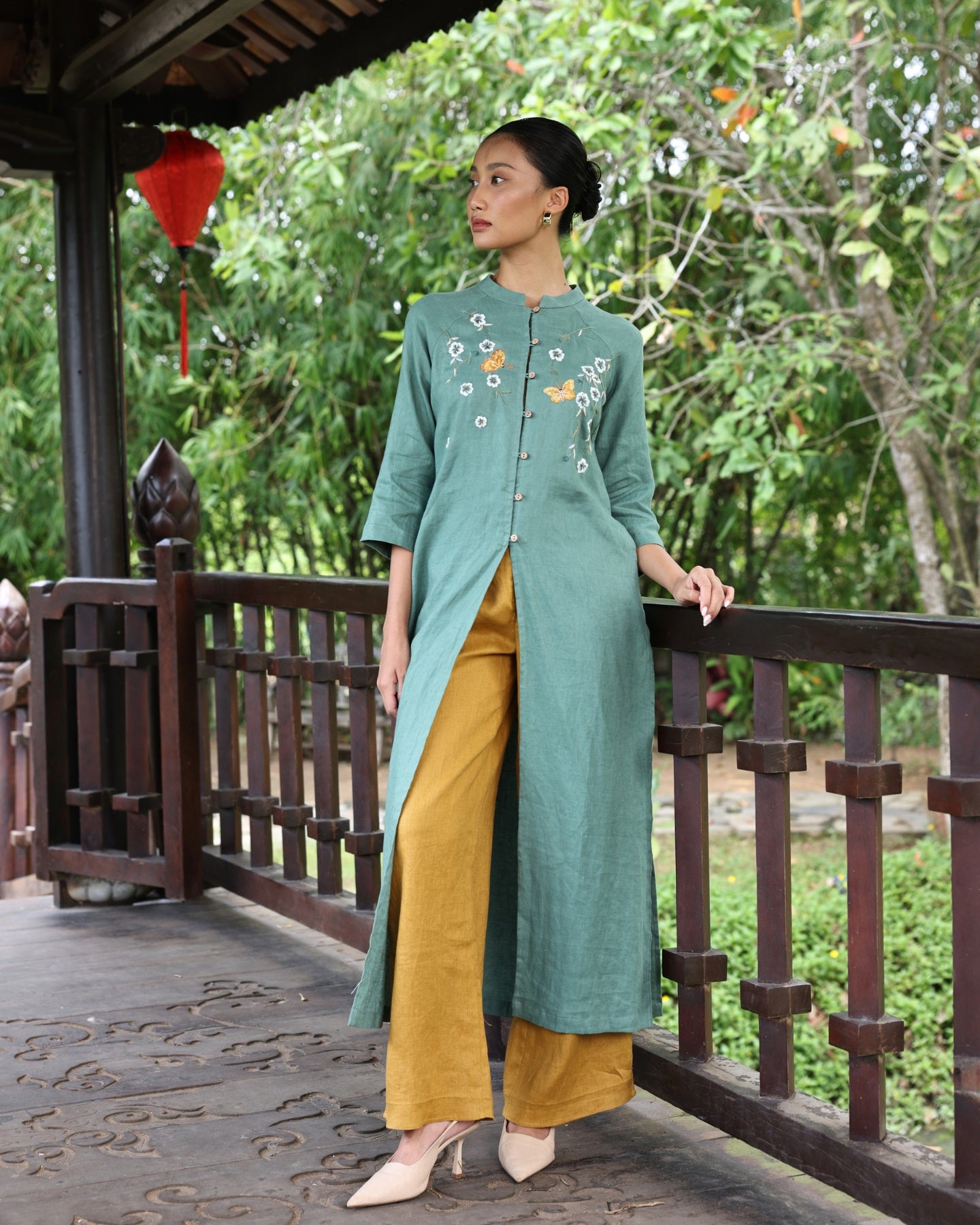 Long embroidered linen tunic