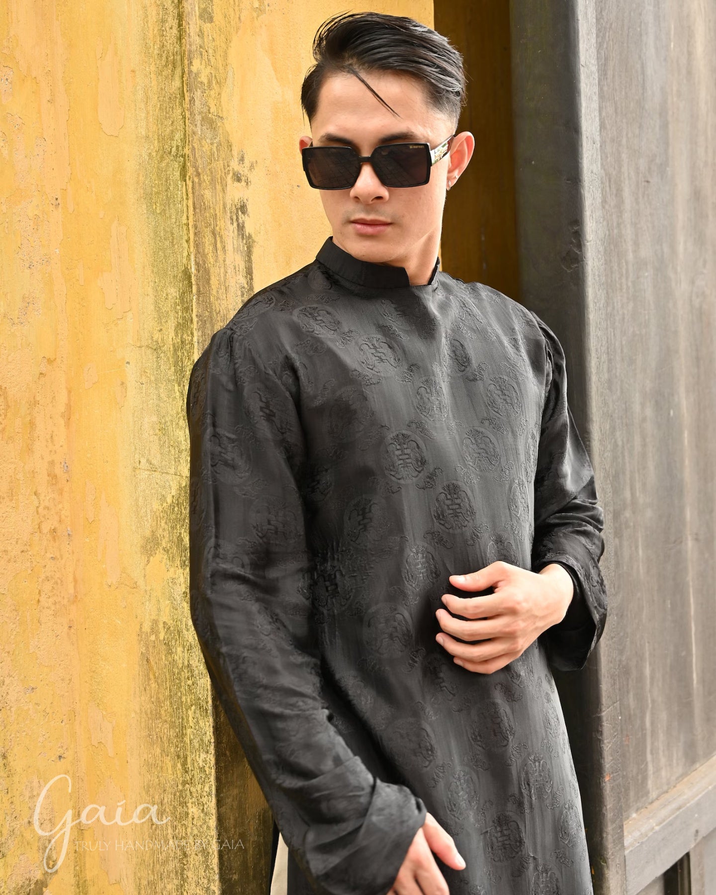 Vietnam traditional dress for men