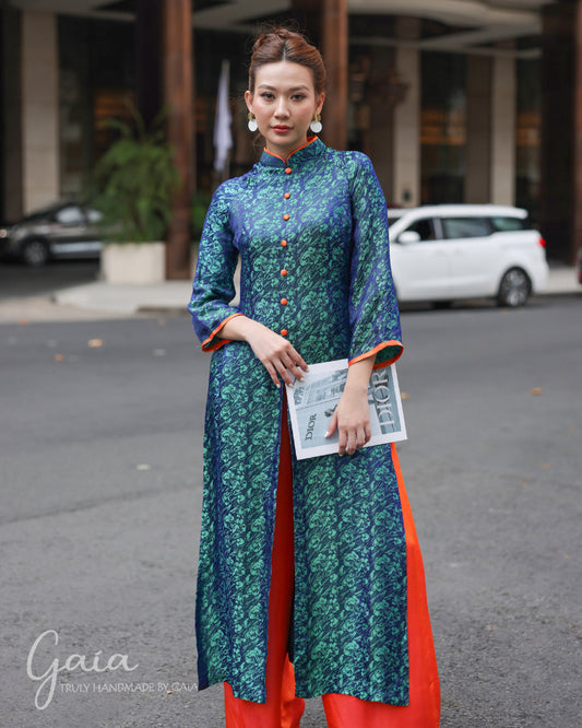 Mulberry silk Vietnamese female dress