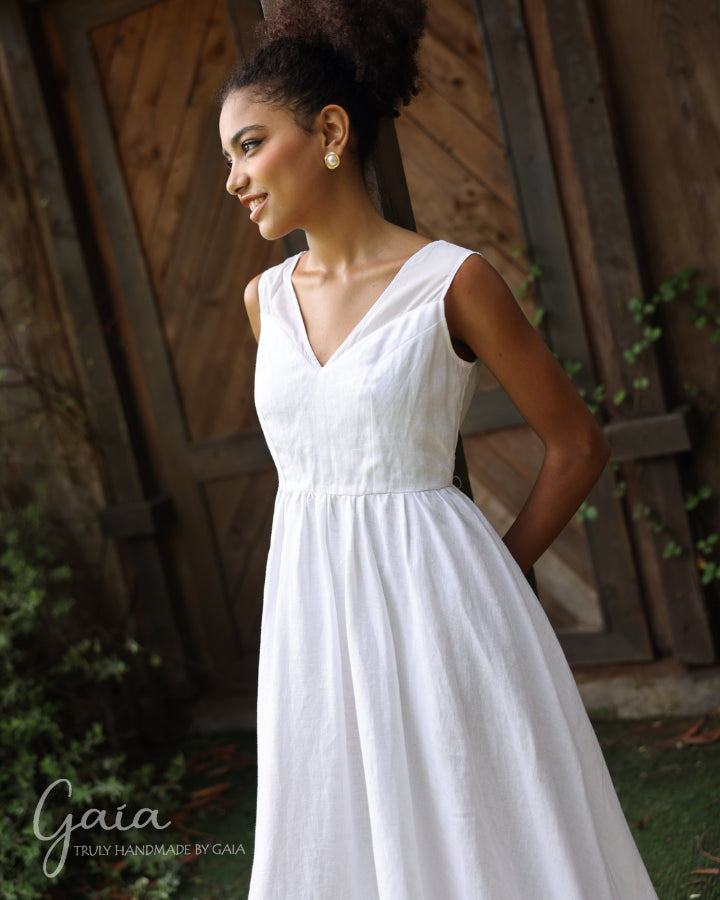Simple white beach linen wedding dress BIEL – MadebyGaia