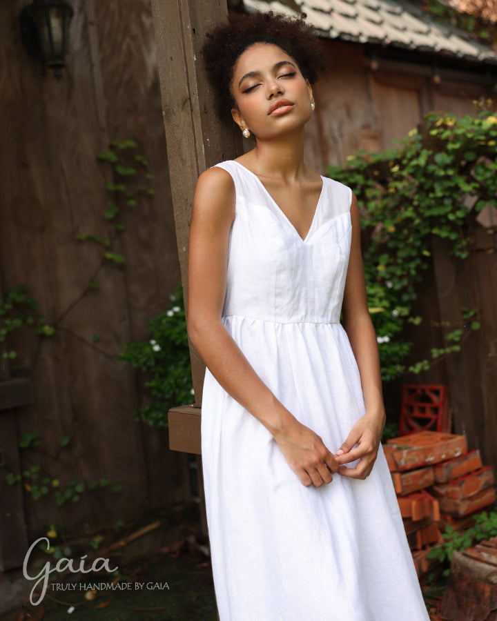 Simple white beach linen wedding dress BIEL – MadebyGaia