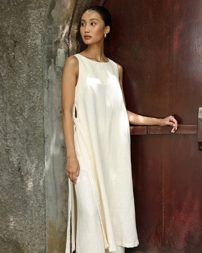 Sleeveless linen long tunic ao dai