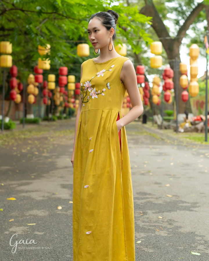 Sleeveless linen Vietnamese modern Ao Dai