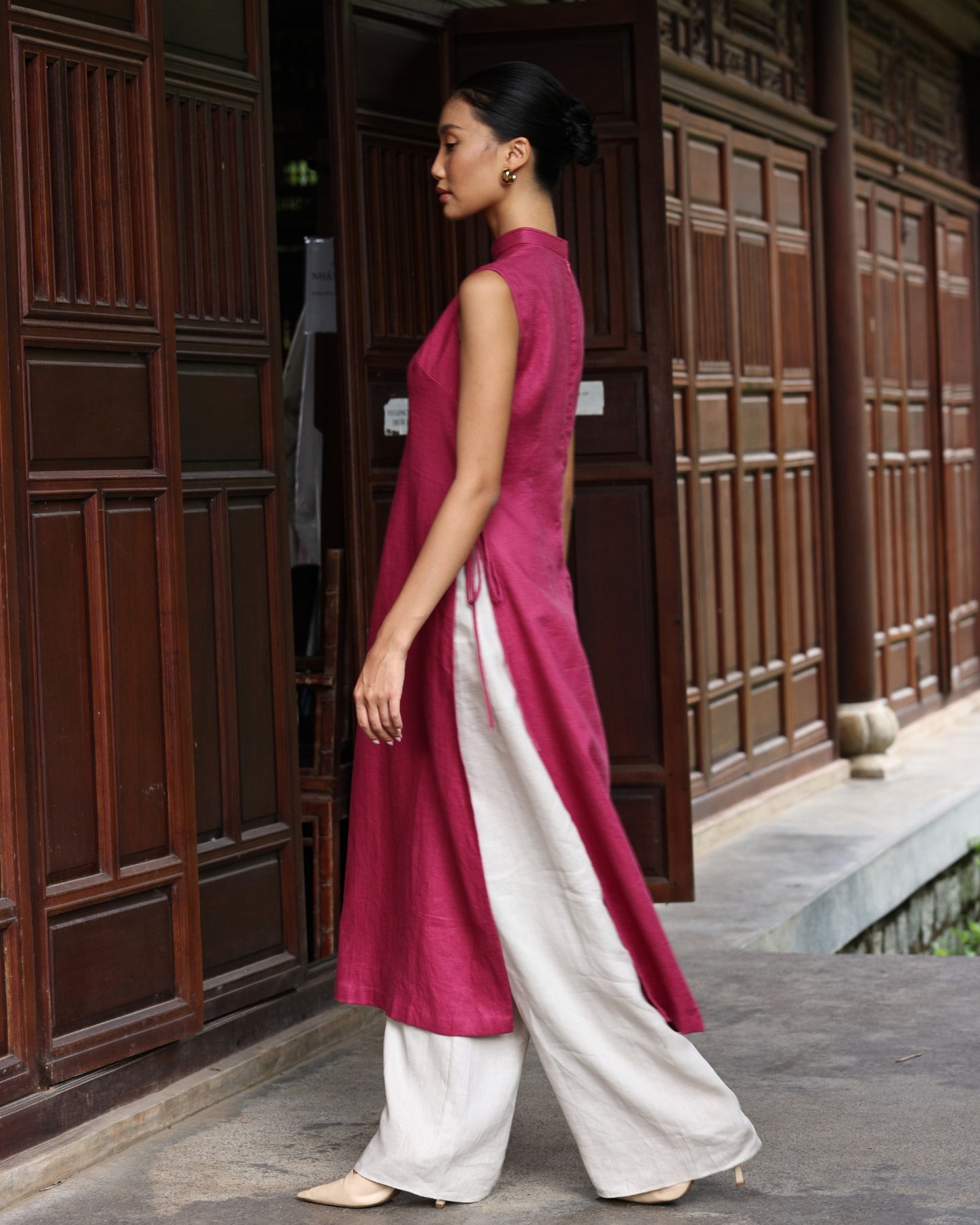Sleeveless linen Vietnamese tunic