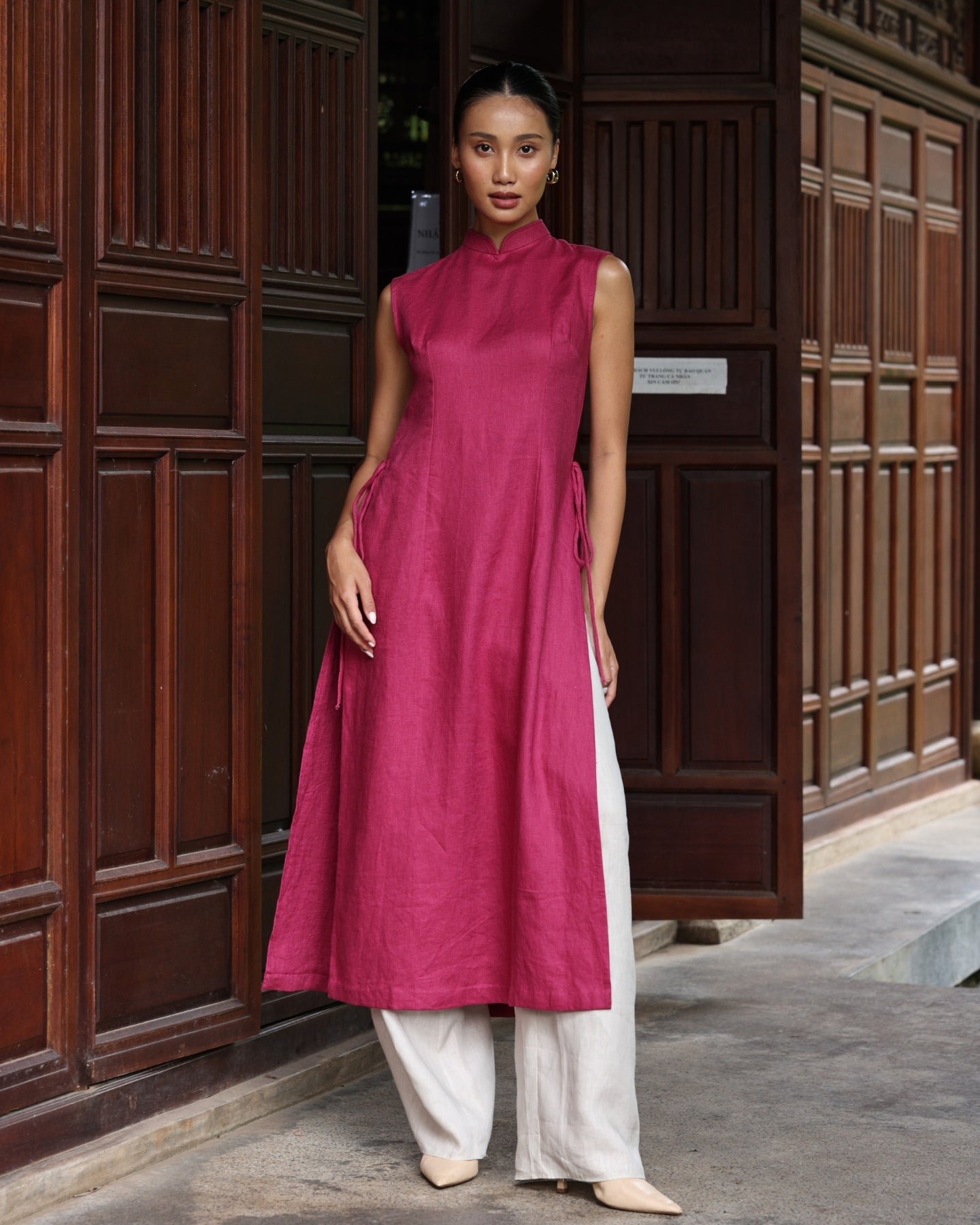 Sleeveless linen Vietnamese tunic