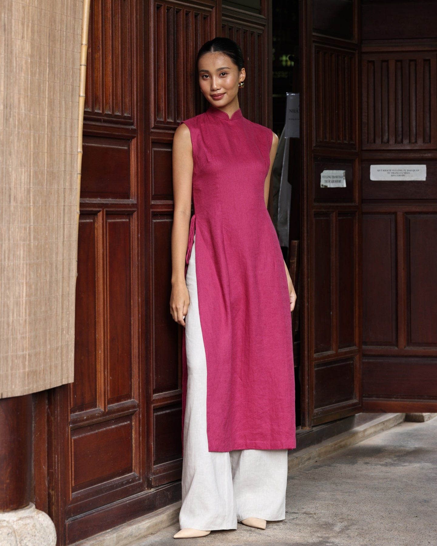 Sleeveless linen Vietnamese tunic