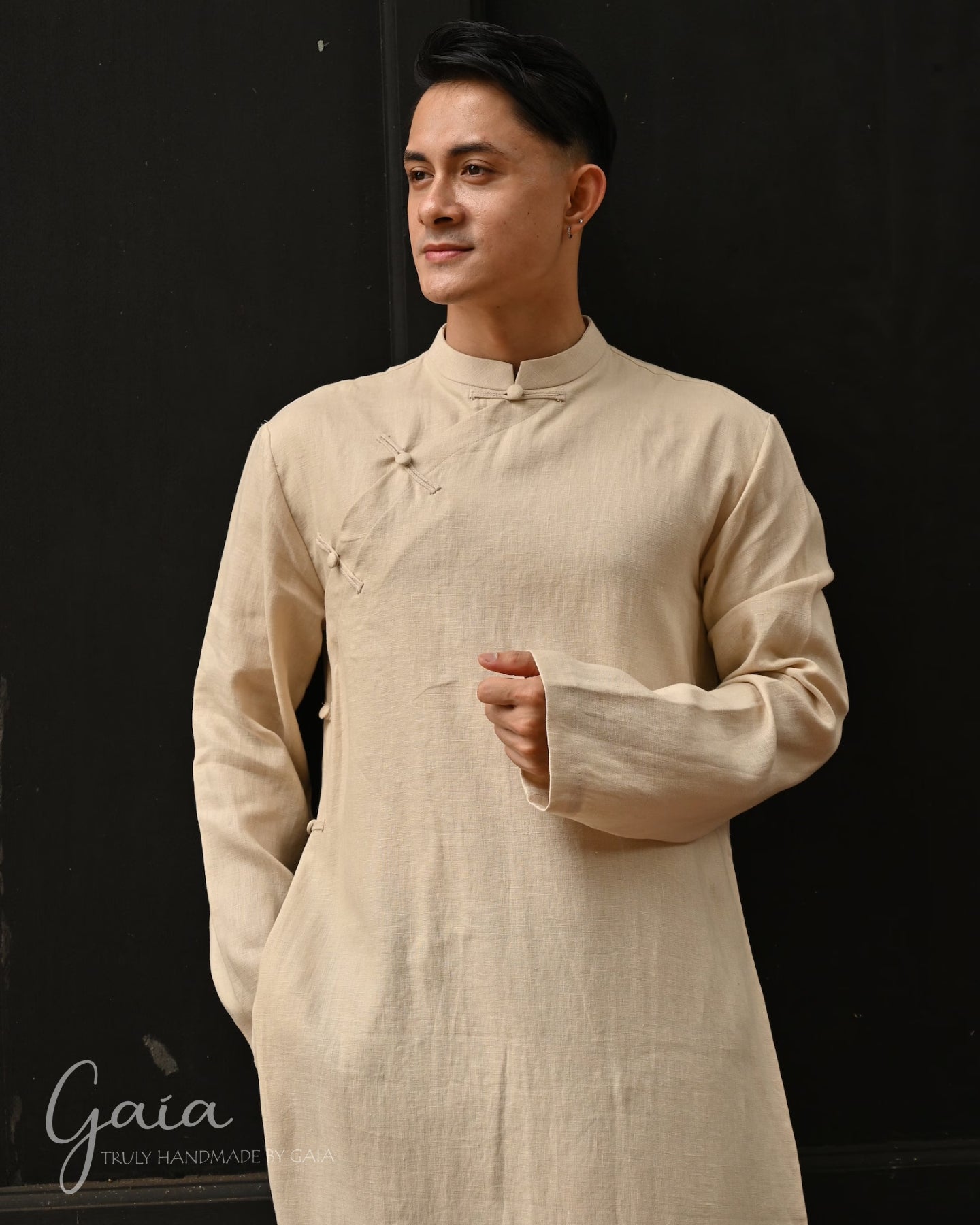 Traditional Vietnamese dress for men