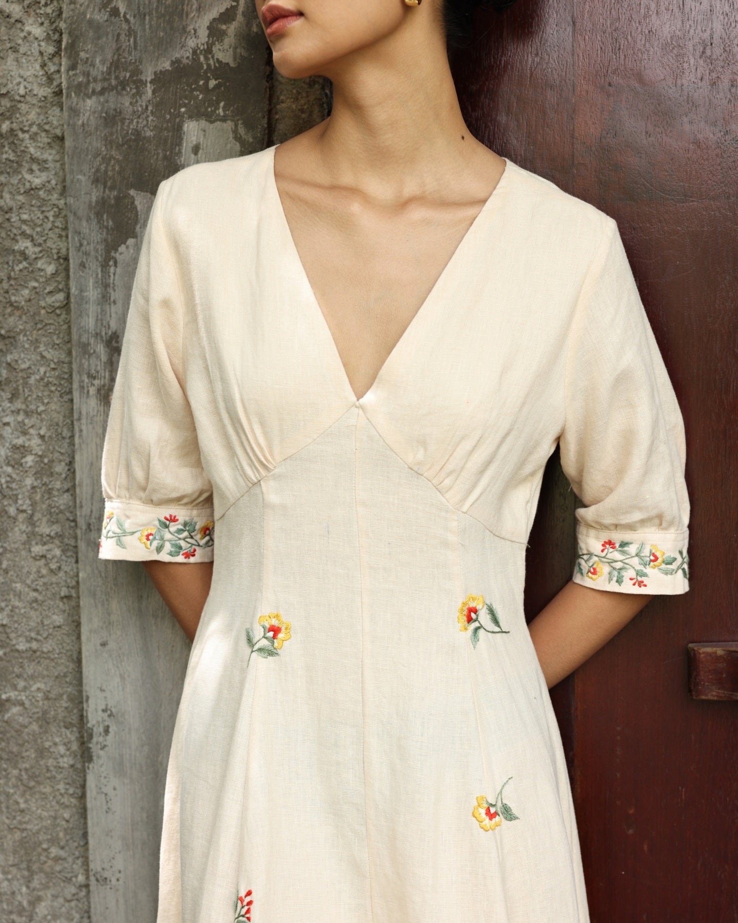 V-neck linen dress with hand embroidery
