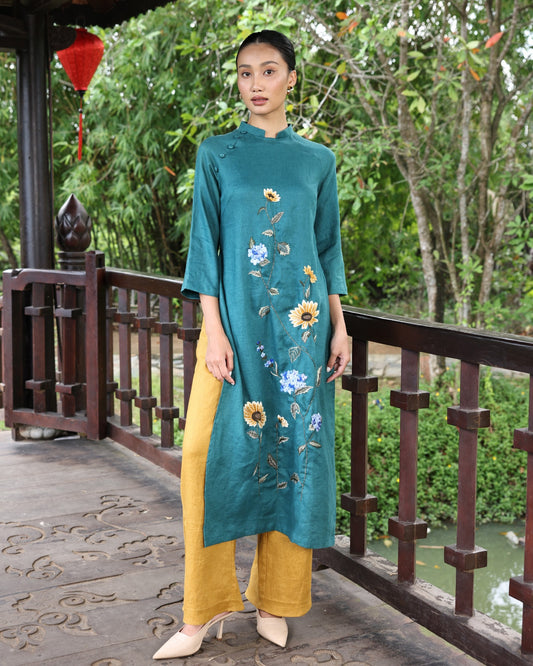 Vietnamese ao dai with embroidery