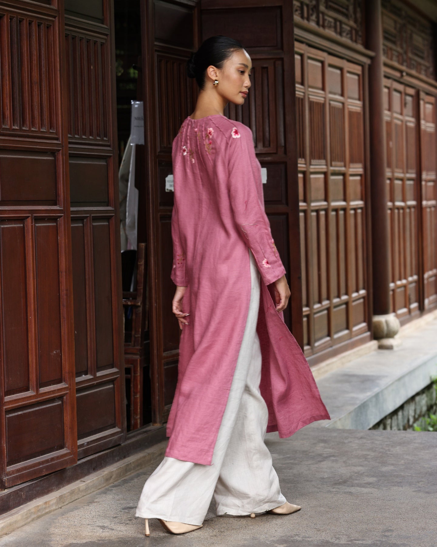 Wedding guest hand-embroidered ao dai